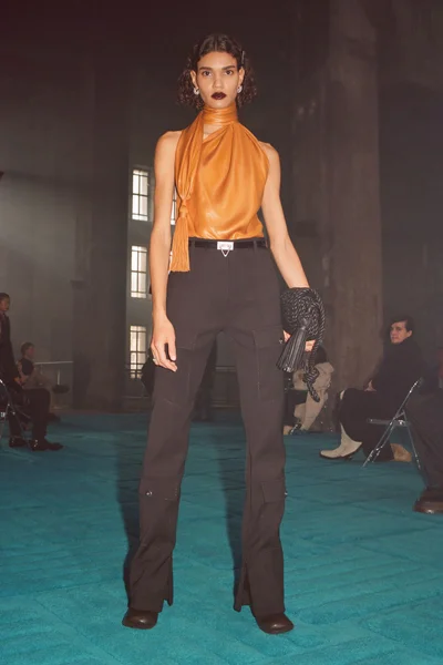 Look 16